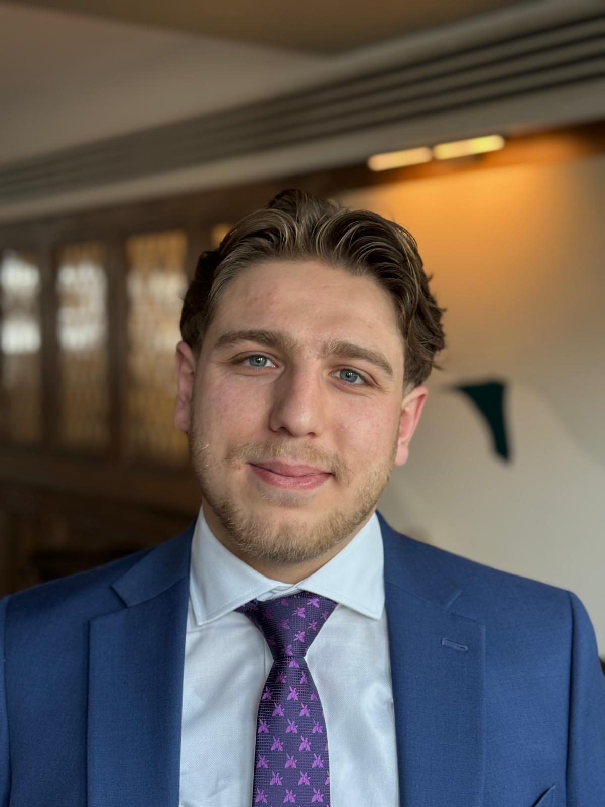 Advice associate Velish